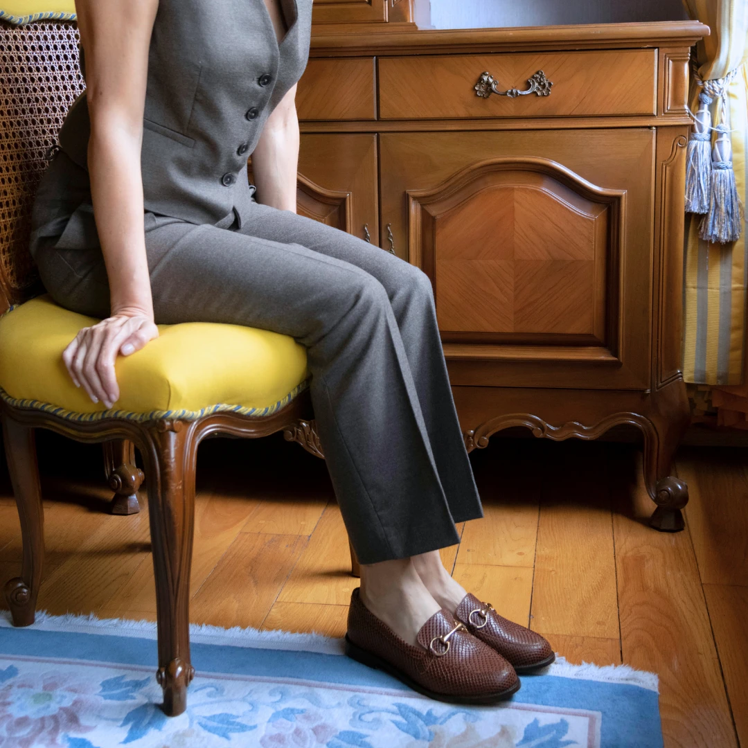 JUDY - Cafe Regina Romero Zapato Mocasin De Piso Para Dama En Piel 6 JUDY - Cafe Regina Romero Zapato Mocasin De Piso Para Dama En Piel - Imagen 4