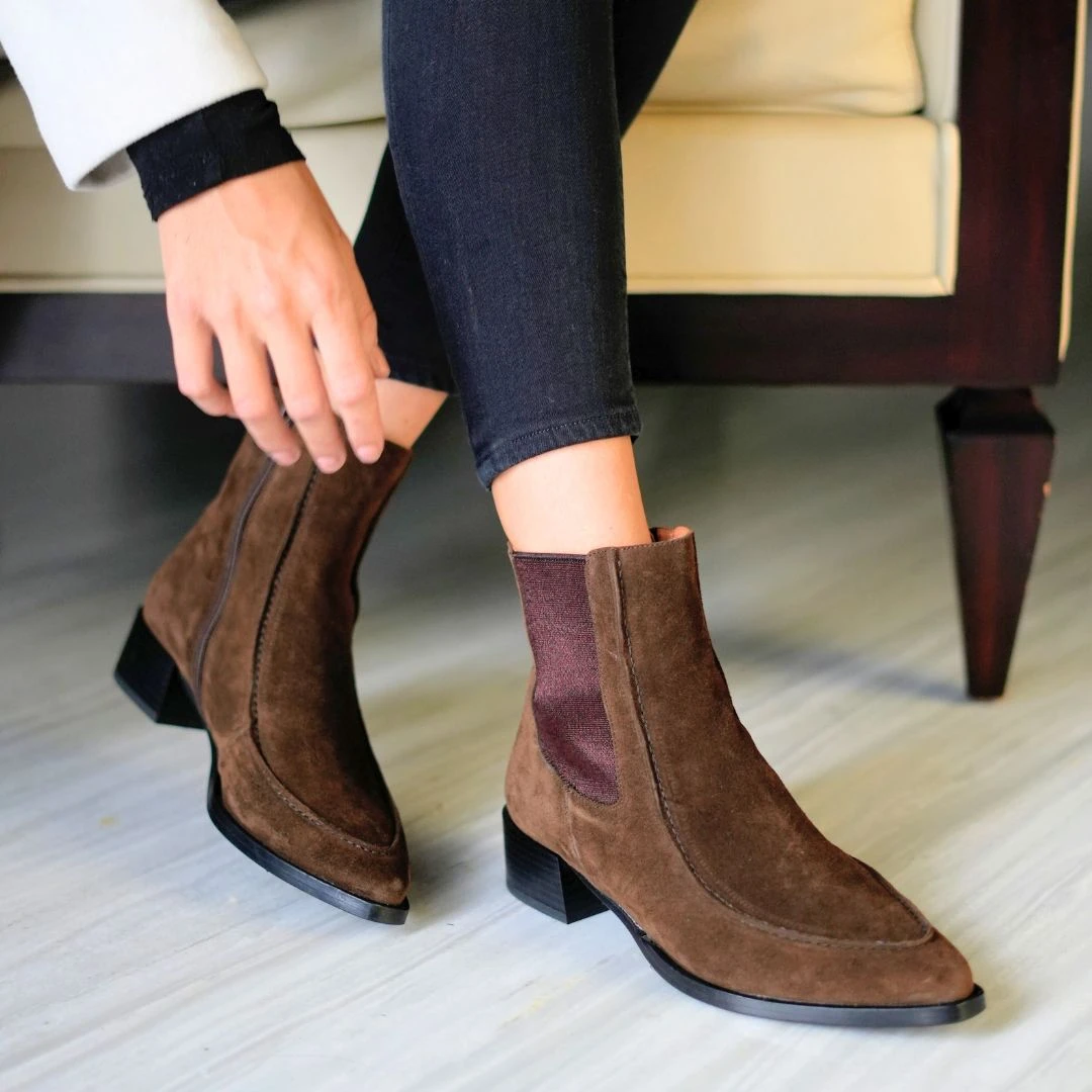 HARRY 40 - ChocolateRegina Romero Zapato Bota Botin Tacon Alto Para Dama En Piel 4 HARRY 40 - ChocolateRegina Romero Zapato Bota Botin Tacon Alto Para Dama En Piel - Imagen 2