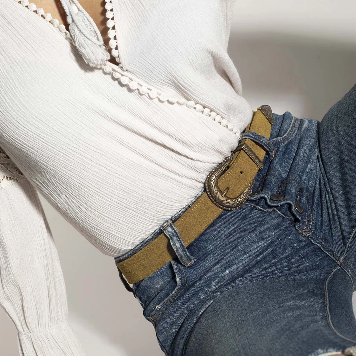 ANNA - Gamuza Tan Regina Romero Accesorio Cinturon Para Dama En Piel 4 ANNA - Gamuza Tan Regina Romero Accesorio Cinturon Para Dama En Piel - Imagen 2