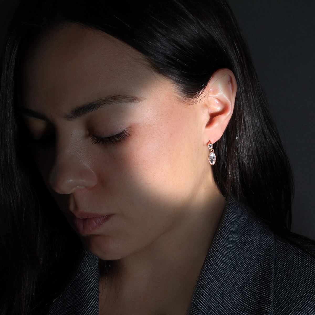 ARETES AMBERES - Cristal Y Dorado Regina RomeroArete Para Dama 4 ARETES AMBERES - Cristal Y Dorado Regina RomeroArete Para Dama - Imagen 2