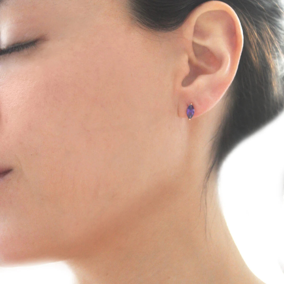 ARETES LYON - Cristal Color Amatista Y Dorado Regina Romero Arete Para Dama 4 ARETES LYON - Cristal Color Amatista Y Dorado Regina Romero Arete Para Dama - Imagen 2