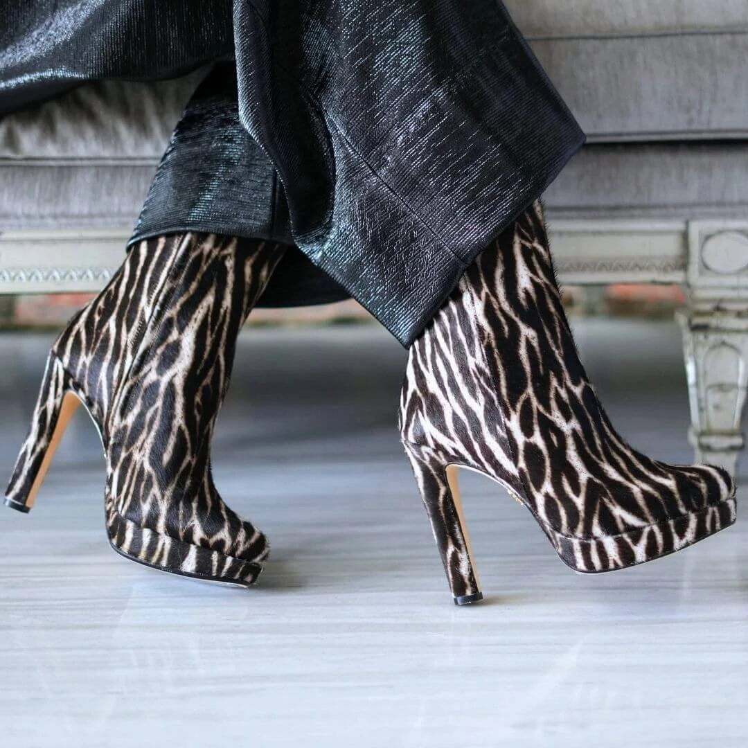 ALIX 120 - Cafe Print Regina Romero Zapato Bota Botin Plataforma Tacon Alto Para Dama En Piel 4 ALIX 120 - Cafe Print Regina Romero Zapato Bota Botin Plataforma Tacon Alto Para Dama En Piel - Imagen 2