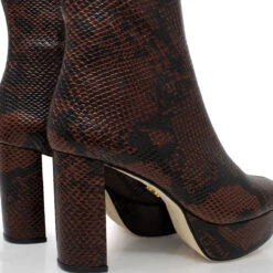 ELSY 95 - Cafe Regina Romero Zapato Bota Botin Plataforma Tacon Alto Para Dama En Piel 21 ELSY 95 - Cafe Regina Romero Zapato Bota Botin Plataforma Tacon Alto Para Dama En Piel -Reginaromero Regina Romero bota botin Elsy cobra cafe piel 7