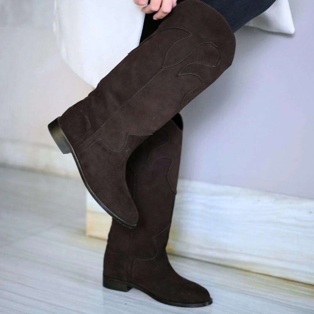 LAREDO - Ante Cafe Regina Romero Zapato Bota Botin Tacon Bajo Para Dama En Piel 4 LAREDO - Ante Cafe Regina Romero Zapato Bota Botin Tacon Bajo Para Dama En Piel - Imagen 2