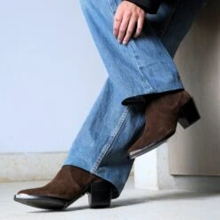 ROSARIO 70 - Chocolate Regina Romero Zapato Bota Botin Tacon Alto Para Dama En Piel 11 ROSARIO 70 - Chocolate Regina Romero Zapato Bota Botin Tacon Alto Para Dama En Piel -Reginaromero Regina Romero bota botin Rosario ante chocolate 07