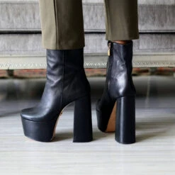 TOWER 150 - Negro Regina Romero Zapato Bota Botin Plataforma Tacon Alto Para Dama En Piel 13 TOWER 150 - Negro Regina Romero Zapato Bota Botin Plataforma Tacon Alto Para Dama En Piel -Reginaromero Regina Romero bota botin Tower negro piel 7