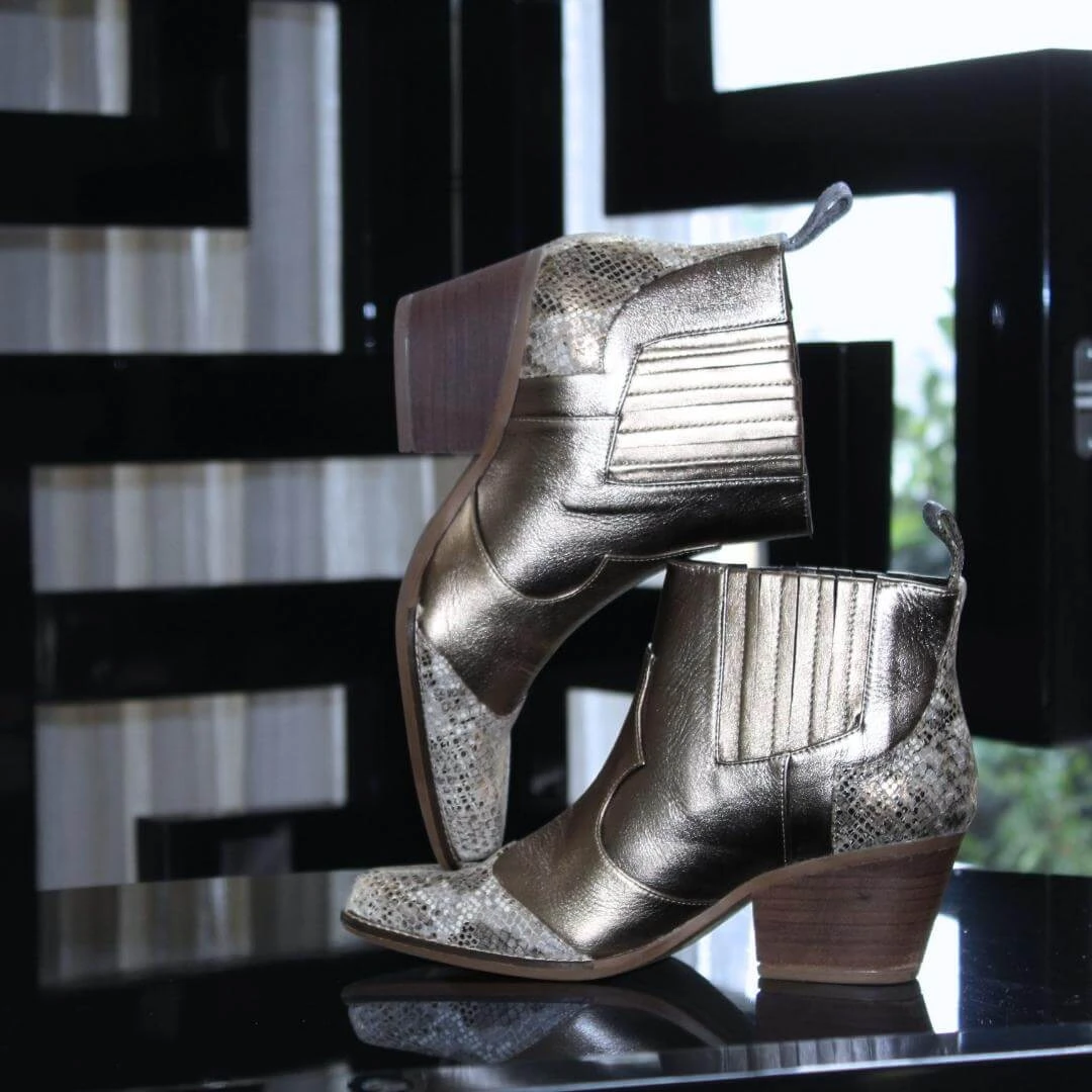 MADDIE 60 - Gris Regina Romero Zapato Bota Botin Tacon Bajo Para Dama En Piel 6 MADDIE 60 - Gris Regina Romero Zapato Bota Botin Tacon Bajo Para Dama En Piel - Imagen 4