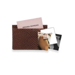 BLISS - Cafe Oscuro Regina Romero Accesorio Tarjetero Para Dama En Piel 9 BLISS - Cafe Oscuro Regina Romero Accesorio Tarjetero Para Dama En Piel -Reginaromero Regina Romero tarjetero Bliss cafe obscuro piel 4