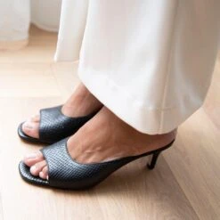 HOLBOX 60 - Negro Regina Romero Zapato Sandalia Zapatilla Tacon Bajo Para Dama En Piel -Reginaromero Regina Romero zapatilla sandalia Holbox negro piel 6