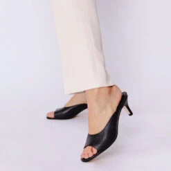 HOLBOX 60 - Negro Regina Romero Zapato Sandalia Zapatilla Tacon Bajo Para Dama En Piel -Reginaromero Regina Romero zapatilla sandalia Holbox negro piel 7