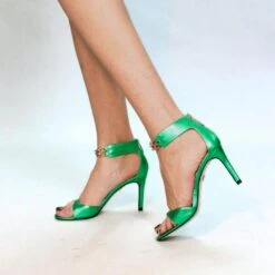 LORENA 85 - Verde Metalico Regina Romero Zapato Sandalia Zapatilla Tacon Alto Para Dama En Piel 12 LORENA 85 - Verde Metalico Regina Romero Zapato Sandalia Zapatilla Tacon Alto Para Dama En Piel -Reginaromero Regina Romero zapatilla sandalia Lorena verde piel 9