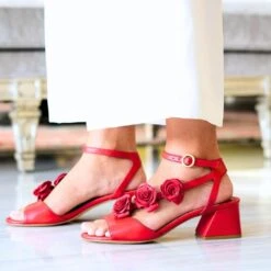 MIRACLE 50 - Rojo Regina Romero Zapato Sandalia Zapatilla Tacon Bajo Para Dama En Piel 11 MIRACLE 50 - Rojo Regina Romero Zapato Sandalia Zapatilla Tacon Bajo Para Dama En Piel -Reginaromero Regina Romero zapatilla sandalia MIracle rojo piel 07