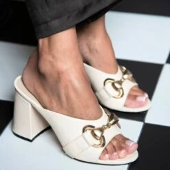 BASS 75 - Latte Regina Romero Zapato Sandalia Zapatilla Tacon Alto Para Dama En Piel -Reginaromero Regina Romero zapatilla sandalia mule Bass blanco piel 7 79478cb4 ad2b 4417 81dc 692673b63346