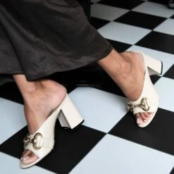 BASS 75 - Latte Regina Romero Zapato Sandalia Zapatilla Tacon Alto Para Dama En Piel -Reginaromero Regina Romero zapatilla sandalia mule Bass blanco piel 8