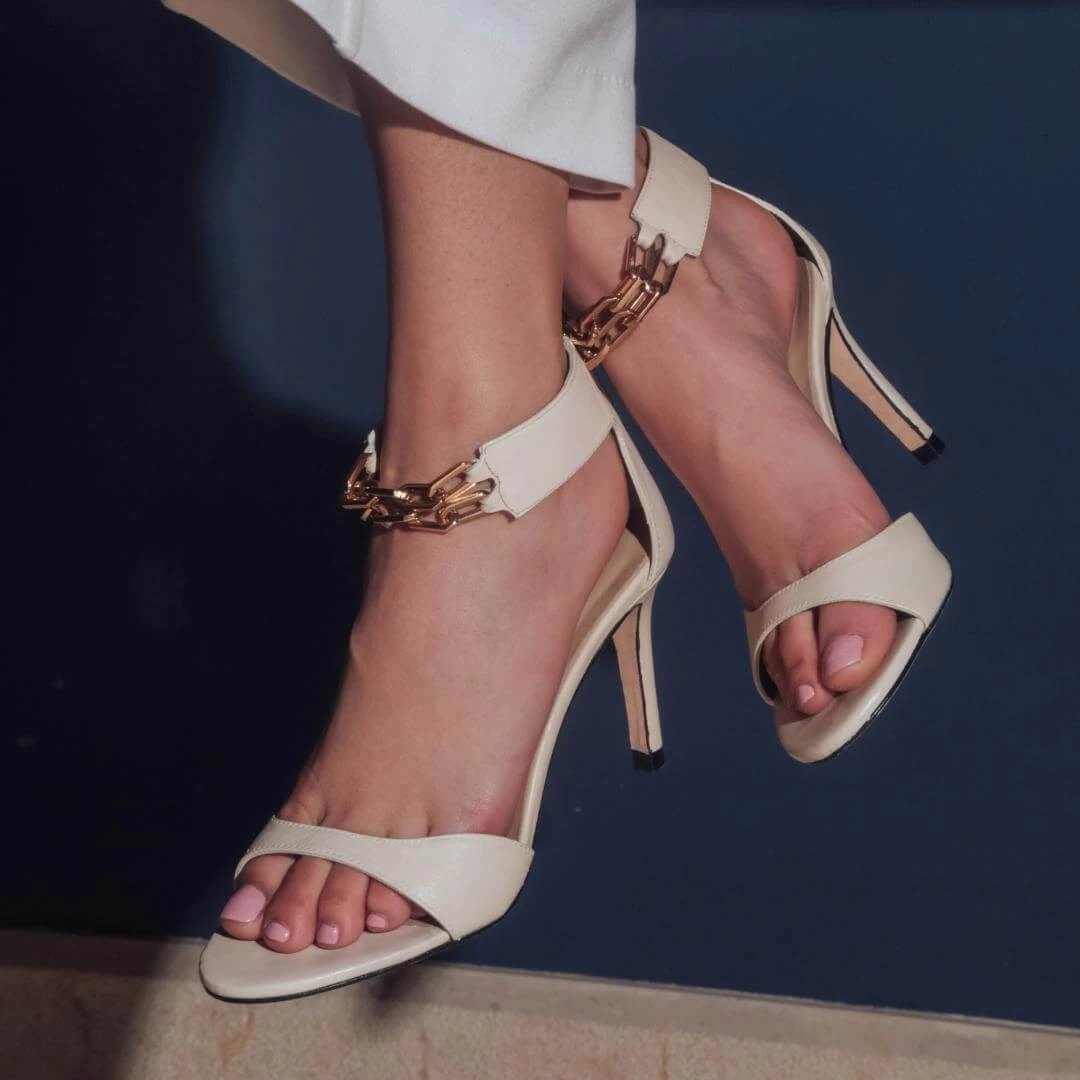 LORENA 85 - Latte Regina Romero Zapato Sandalia Zapatilla Tacon Alto Para Dama En Piel 4 LORENA 85 - Latte Regina Romero Zapato Sandalia Zapatilla Tacon Alto Para Dama En Piel - Imagen 2