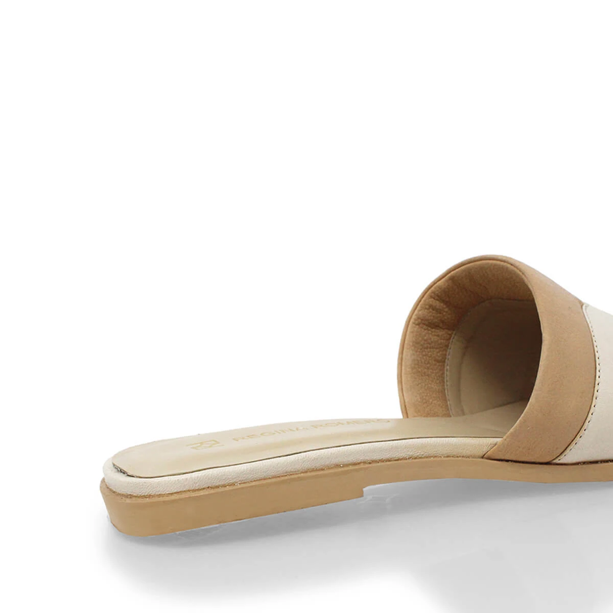 COCO - Vainilla Y Latte Regina Romero Zapato Sandalia De Piso Para Dama En Piel 12 COCO - Vainilla Y Latte Regina Romero Zapato Sandalia De Piso Para Dama En Piel - Imagen 10