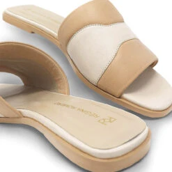 COCO - Vainilla Y Latte Regina Romero Zapato Sandalia De Piso Para Dama En Piel 23 COCO - Vainilla Y Latte Regina Romero Zapato Sandalia De Piso Para Dama En Piel -Reginaromero Regina Romero zapato flat mule de piso Coco vainilla latte piel 7