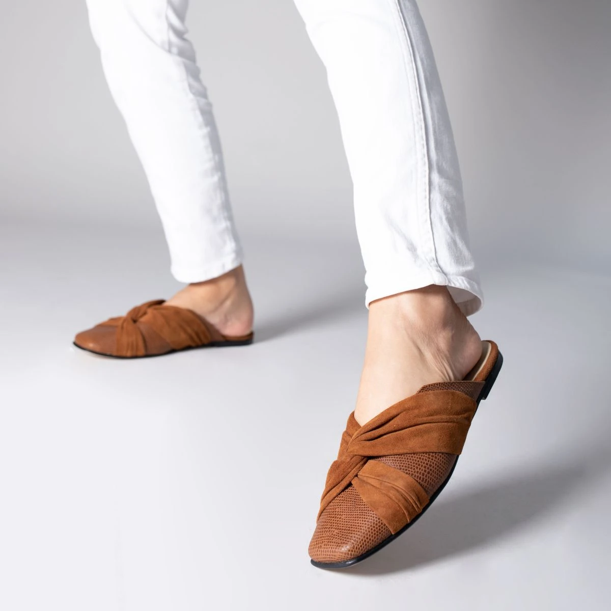 GISELLE - Nuez Regina Romero Zapato Flat Balerina De Piso Para Dama En Piel 4 GISELLE - Nuez Regina Romero Zapato Flat Balerina De Piso Para Dama En Piel - Imagen 2