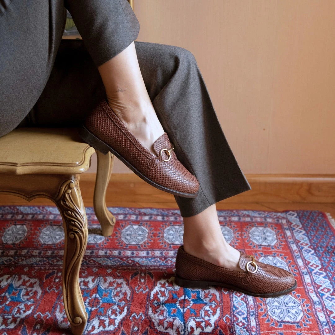 JUDY - Cafe Regina Romero Zapato Mocasin De Piso Para Dama En Piel 4 JUDY - Cafe Regina Romero Zapato Mocasin De Piso Para Dama En Piel - Imagen 2