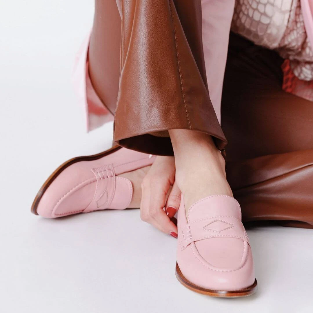 PENNY - Rosa Claro Regina Romero Zapato Mocasin De Piso Para Dama En Piel 6 PENNY - Rosa Claro Regina Romero Zapato Mocasin De Piso Para Dama En Piel - Imagen 4