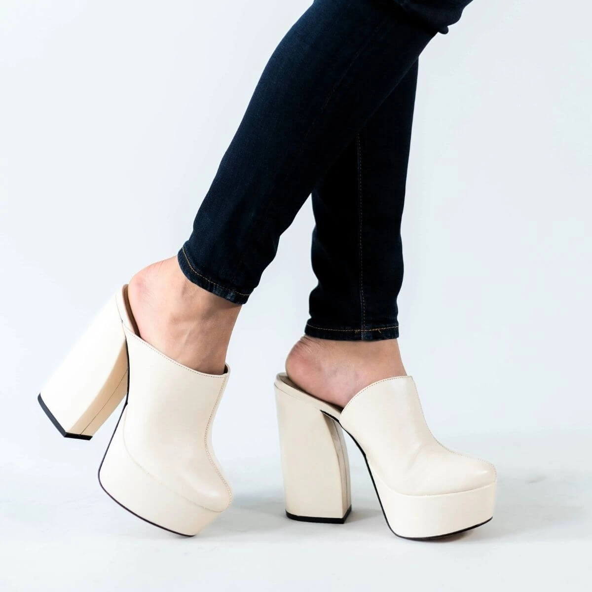 SUZETTE 135 - Latte Regina Romero Zapato Plataforma Tacon Alto Para Dama En Piel 4 SUZETTE 135 - Latte Regina Romero Zapato Plataforma Tacon Alto Para Dama En Piel - Imagen 2