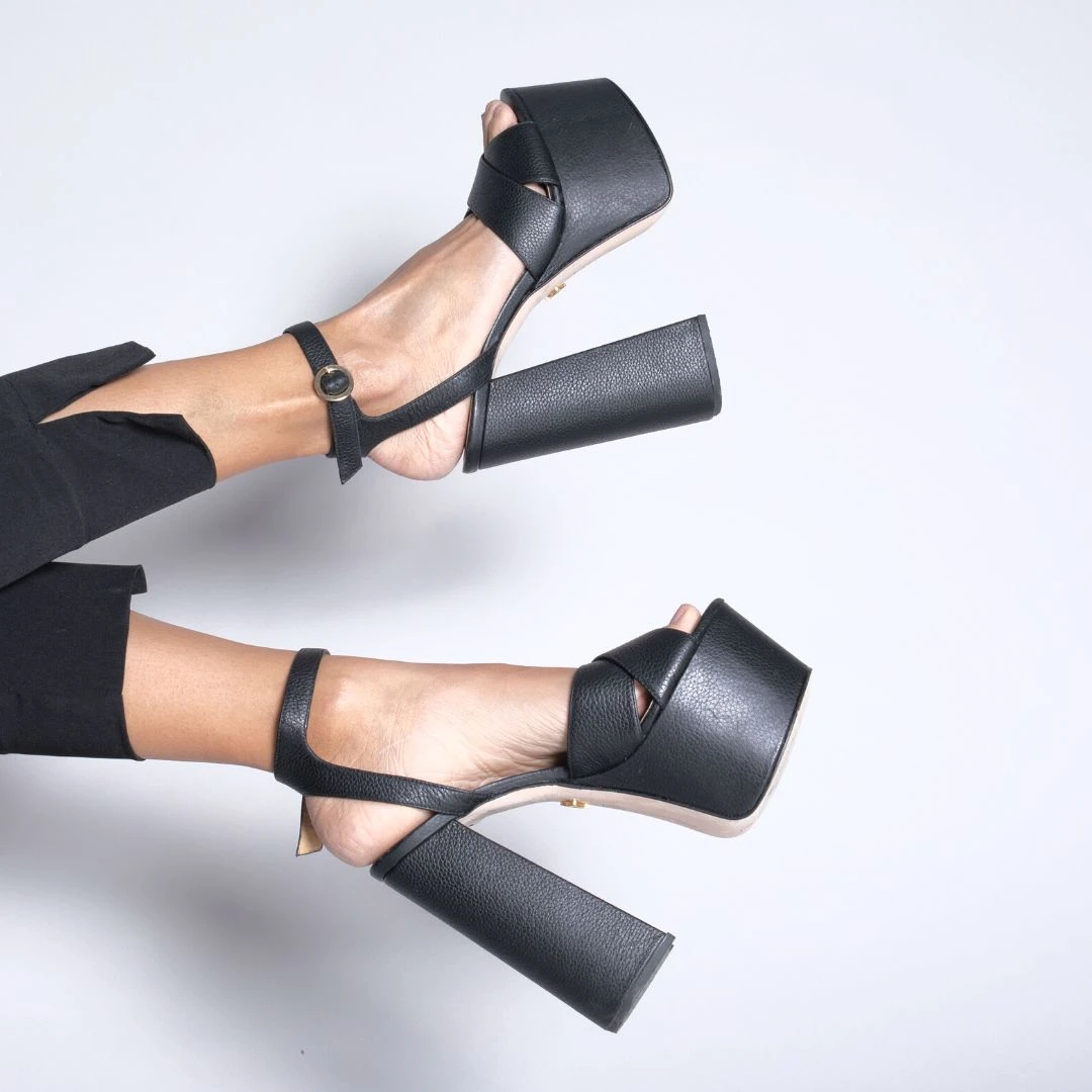 AURA 150 - Negro Regina Romero Zapato Sandalia Plataforma Tacon Alto Para Dama En Piel 4 AURA 150 - Negro Regina Romero Zapato Sandalia Plataforma Tacon Alto Para Dama En Piel - Imagen 2