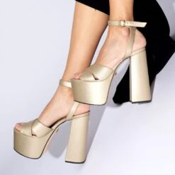 Reginaromero -Reginaromero Regina Romero zapato sandalia plataforma tacon alto Aura 150 oro claro piel 8