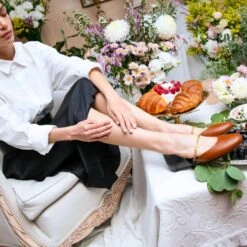 NAOMI - Tan Y Negro Regina Romero Zapato Flat Balerina De Piso Para Dama En Piel -Reginaromero balerinas naomi cafe negro regina romero lifestyle 3