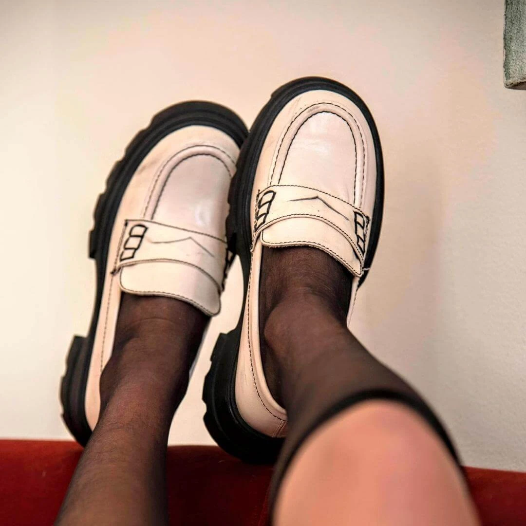 LOVE 65 - Latte Regina Romero Zapato Tenis Urbano Sport Para Dama En Piel 5 LOVE 65 - Latte Regina Romero Zapato Tenis Urbano Sport Para Dama En Piel - Imagen 3