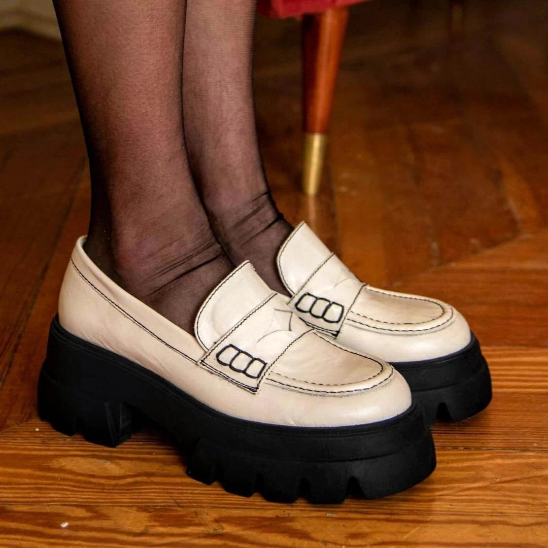 LOVE 65 - Latte Regina Romero Zapato Tenis Urbano Sport Para Dama En Piel 4 LOVE 65 - Latte Regina Romero Zapato Tenis Urbano Sport Para Dama En Piel - Imagen 2