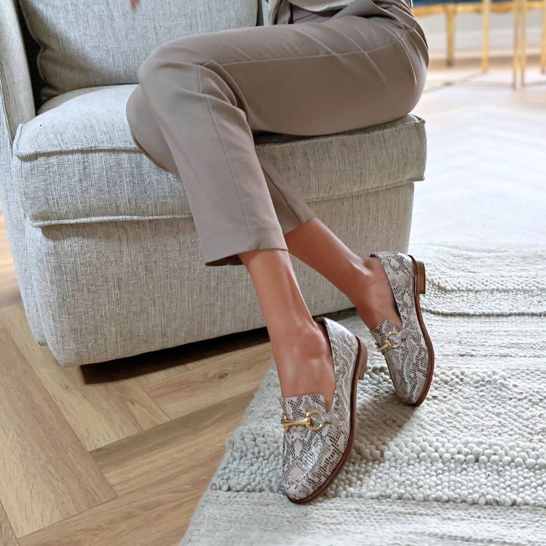 JUDY - Beige Regina Romero Zapato Mocasin De Piso Para Dama En Piel 5 JUDY - Beige Regina Romero Zapato Mocasin De Piso Para Dama En Piel - Imagen 3