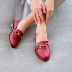 JUDY - Rojo Regina Romero Zapato Mocasin De Piso Para Dama En Piel 13 JUDY - Rojo Regina Romero Zapato Mocasin De Piso Para Dama En Piel -Reginaromero mocasines judy rojo regina romero lifestyle 3