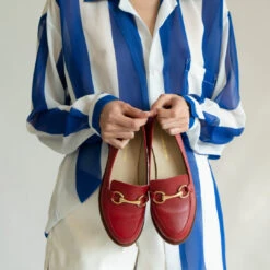 JUDY - Rojo Regina Romero Zapato Mocasin De Piso Para Dama En Piel 14 JUDY - Rojo Regina Romero Zapato Mocasin De Piso Para Dama En Piel -Reginaromero mocasines judy rojo regina romero lifestyle 4