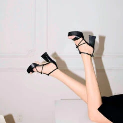 CALIPSO 95 - Negro Regina Romero Zapato Sandalia Plataforma Tacon Alto Para Dama En Piel 12 CALIPSO 95 - Negro Regina Romero Zapato Sandalia Plataforma Tacon Alto Para Dama En Piel -Reginaromero sandalias plataforma calipso negro regina romero lifestyle 3