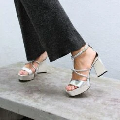 CALIPSO 95 - Plata Regina Romero Zapato Sandalia Plataforma Tacon Alto Para Dama En Piel 12 CALIPSO 95 - Plata Regina Romero Zapato Sandalia Plataforma Tacon Alto Para Dama En Piel -Reginaromero sandalias plataforma calipso plata regina romero lifestyle 2