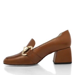 GRETA 40 - Miel Regina Romero Zapato Zapatilla Tacon Bajo Para Dama En Piel -Reginaromero zapatillas greta cafe regina romero izquierda