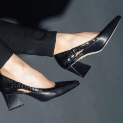 JOSEFINA 50 - Negro Regina Romero Zapato Zapatilla Tacon Bajo Para Dama En Piel -Reginaromero zapatillas josefina negro regina romero lifestyle 3