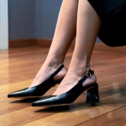 LARA 50 - Negro Regina Romero Zapato Zapatilla Tacon Bajo Para Dama En Piel 10 LARA 50 - Negro Regina Romero Zapato Zapatilla Tacon Bajo Para Dama En Piel -Reginaromero zapatillas lara negro regina romero lifestyle 2