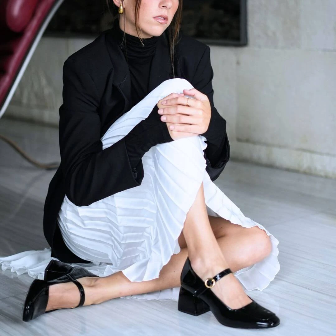 MATI 50 - Charol Negro Regina Romero Zapato Zapatilla Tacon Bajo Para Dama En Piel 4 MATI 50 - Charol Negro Regina Romero Zapato Zapatilla Tacon Bajo Para Dama En Piel - Imagen 2