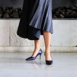 REGINA PUMP 75 - Marino Regina Romero Zapato Zapatilla Tacon Alto Para Dama En Piel 8 REGINA PUMP 75 - Marino Regina Romero Zapato Zapatilla Tacon Alto Para Dama En Piel -Reginaromero zapatillas pump marino regina romero lifestyle 1