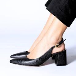 TANIA 50 - Lizard Negro Regina Romero Zapato Zapatilla Tacon Bajo Para Dama En Piel 15 TANIA 50 - Lizard Negro Regina Romero Zapato Zapatilla Tacon Bajo Para Dama En Piel -Reginaromero zapatillas tania negro regina romero lifestyle 4